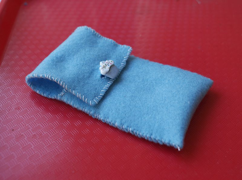 Make phone case out of felt